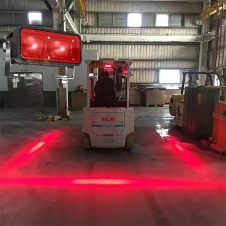 Australia Forklift Safety Zone Pedestrian Red LED Warning Light (3) Australia Forklift Safety Zone Pedestrian Red LED Warning Light (3)
